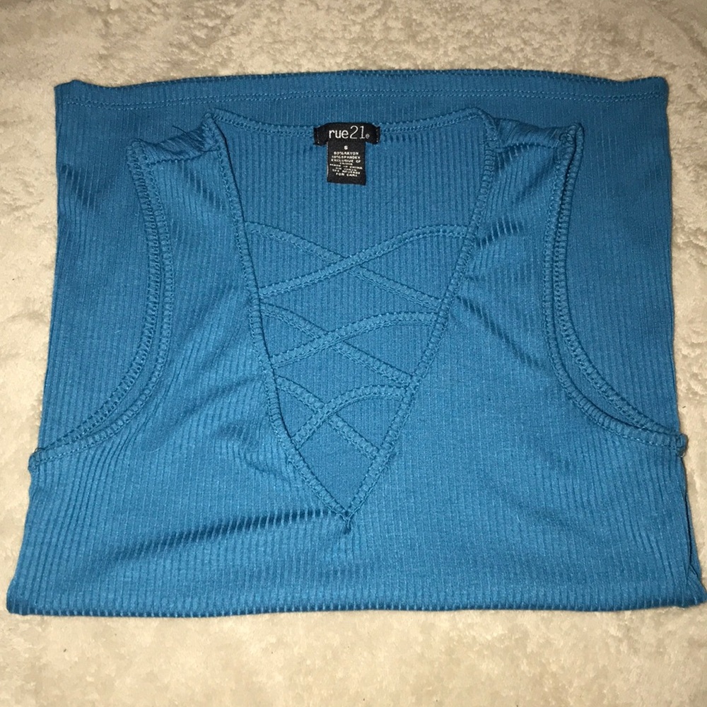 CUTE criss cross top!!